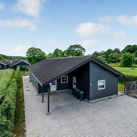3 Bedroom In Tranekaer * Hou (Syddanmark)