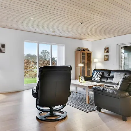 3 Bedroom In Tranekaer בית נופש Hou (Syddanmark)
