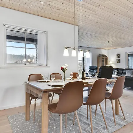 3 Bedroom In Tranekaer בית נופש *